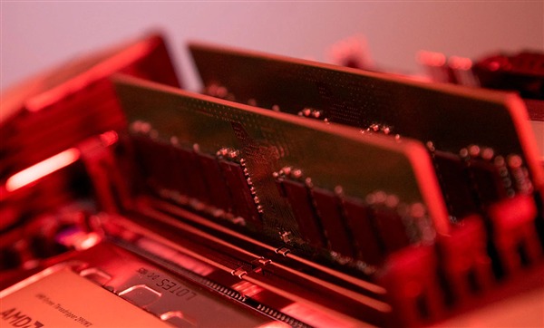 DDR5 貴到買不起？主機板大廠集體「回頭」擁抱 DDR4，連 AMD、Intel 也點頭