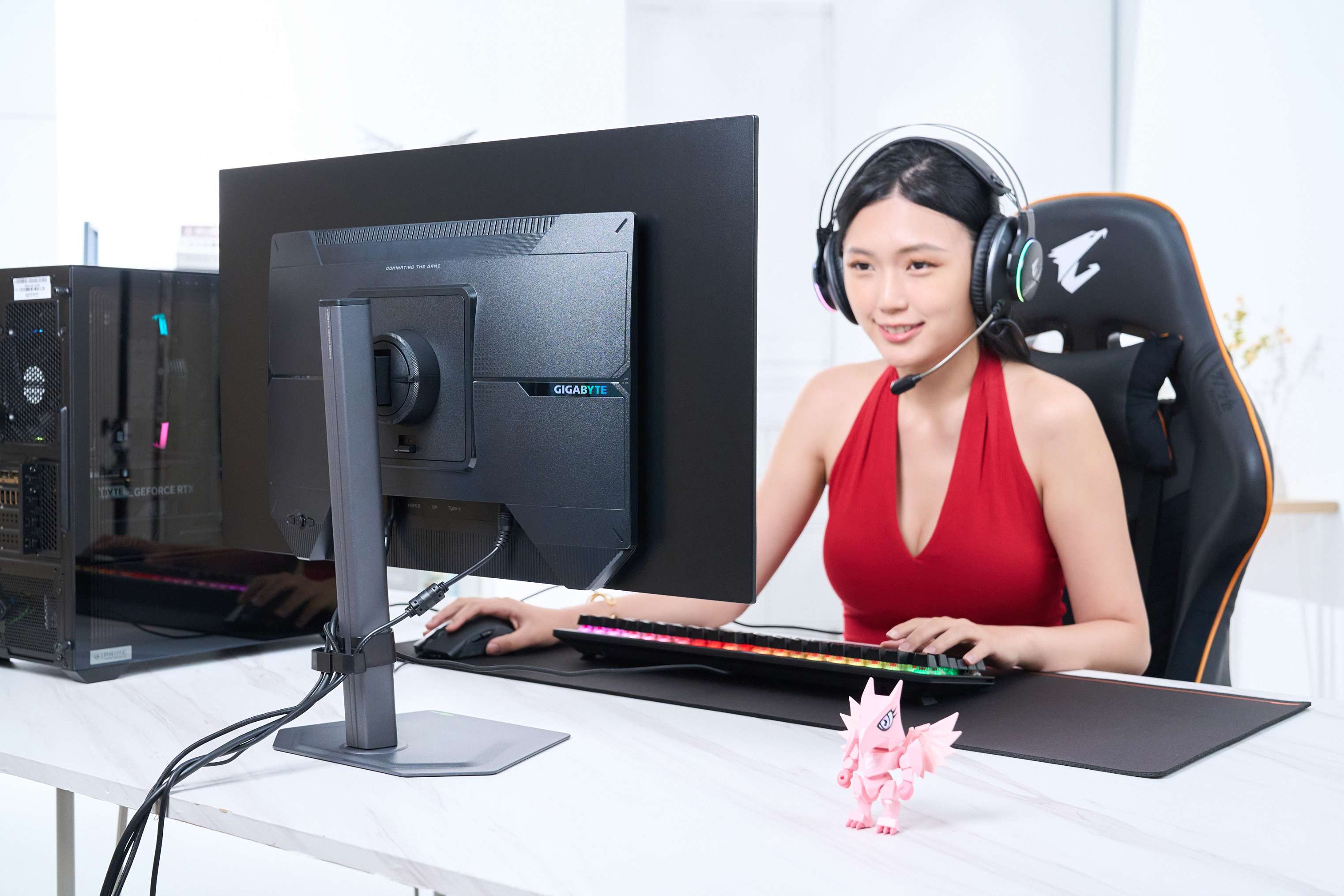 技嘉 GO27Q24G 電競螢幕評測：獨家 HyperNits 亮度增強技術，重新定義 OLED 視覺體驗