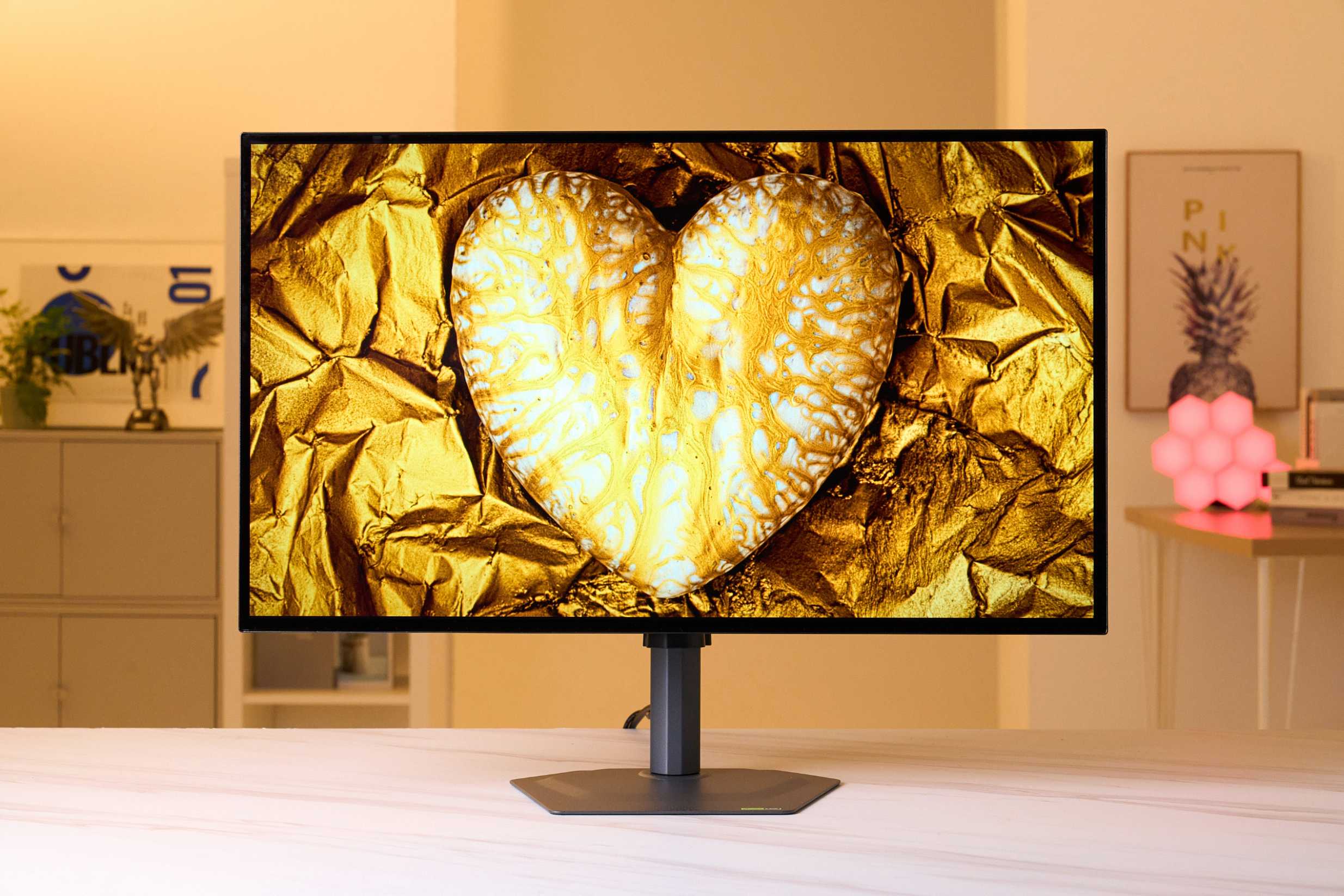技嘉 GO27Q24G 電競螢幕評測：獨家 HyperNits 亮度增強技術，重新定義 OLED 視覺體驗