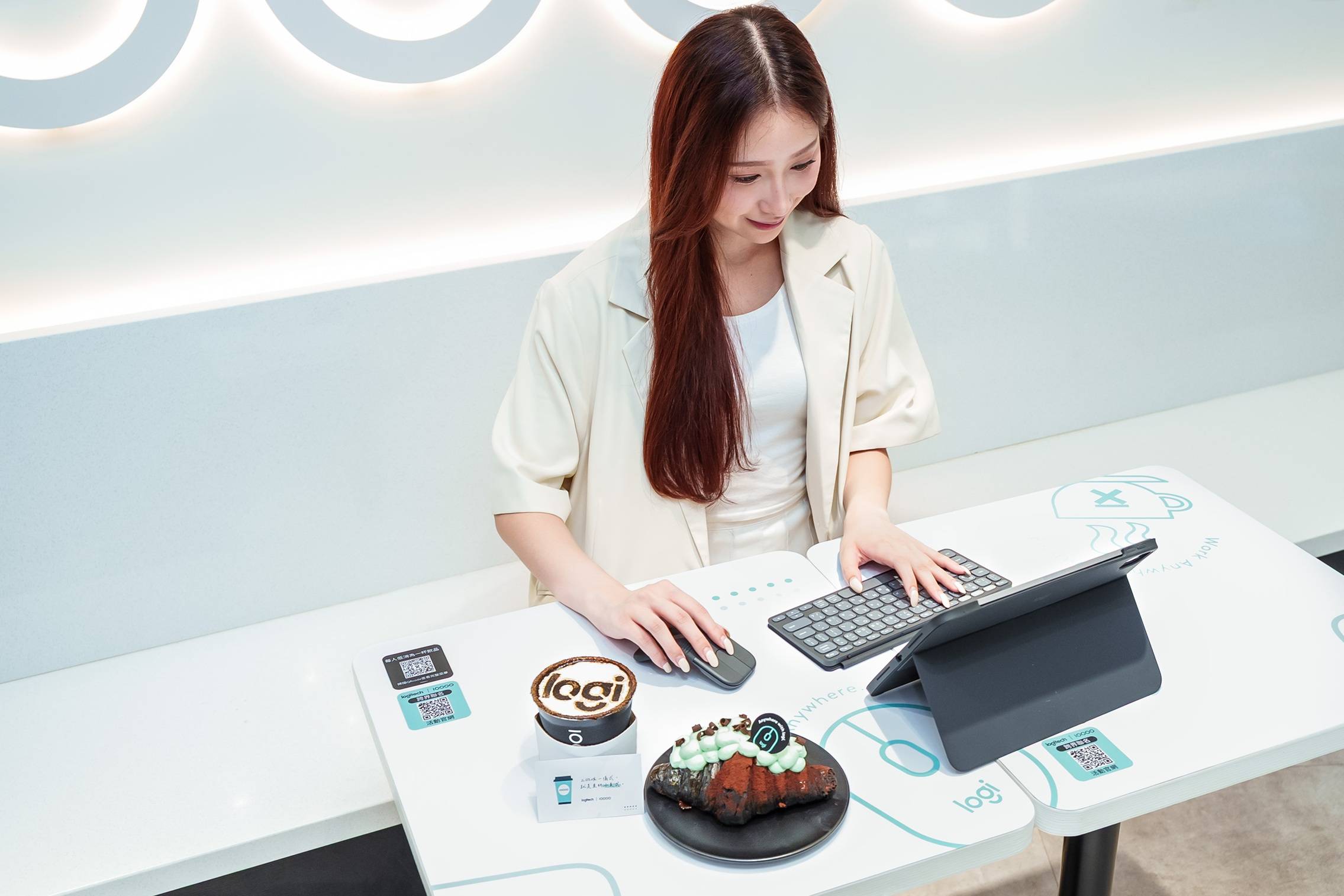 Logitech 攜手 Ten Thousand Coffee 推「Logi Café」快閃企劃，打造城市行動辦公體驗並推出聯名餐點