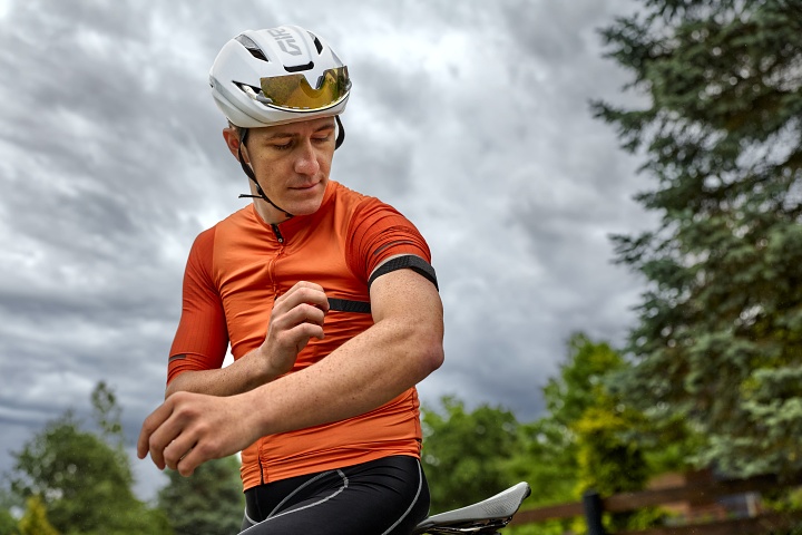 Garmin 首款無螢幕智慧手環 CIRQA 登場!免訂閱健康數據、10 天續航,售價 $6,990 元