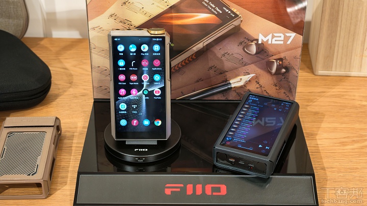 ▼ 聿鑫則展出 FIIO M27 旗艦級 Android 高解析音樂播放器(鋁合金NT$65,000元 / 鈦合金NT$80,000元)及 DM15 R2R 隨身 Hi-Fi CD 播放器(NT$9,900元)。