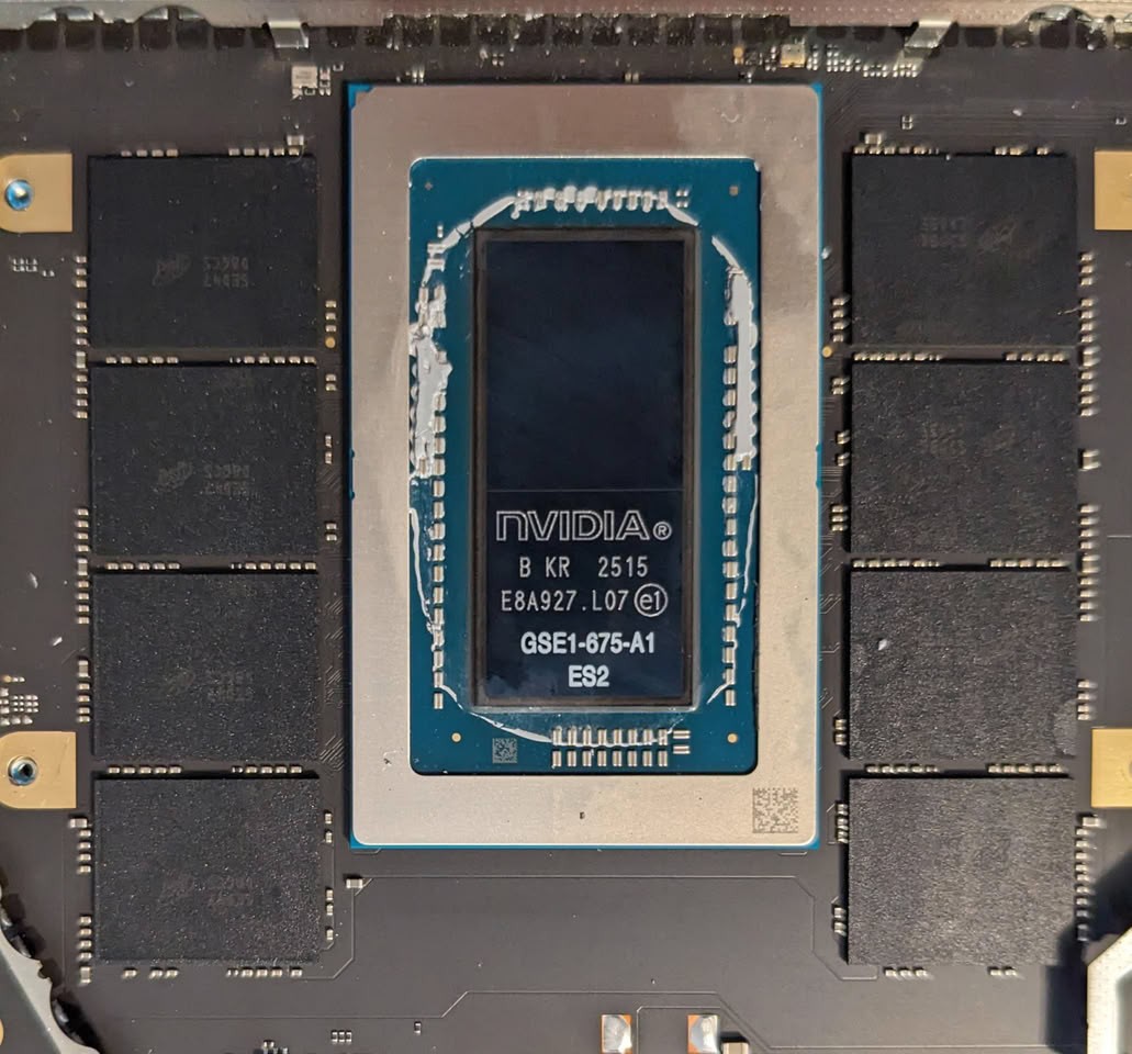 微軟最強旗艦 Surface Laptop Ultra 工程機遭洩!首搭 NVIDIA RTX Spark 晶片效能曝光