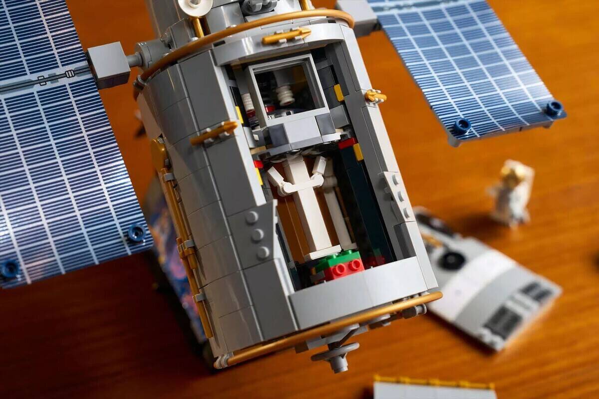 樂高「11382 哈伯太空望遠鏡」精緻登場:1252片零件精緻還原,首創可拆機身窺探內部構造