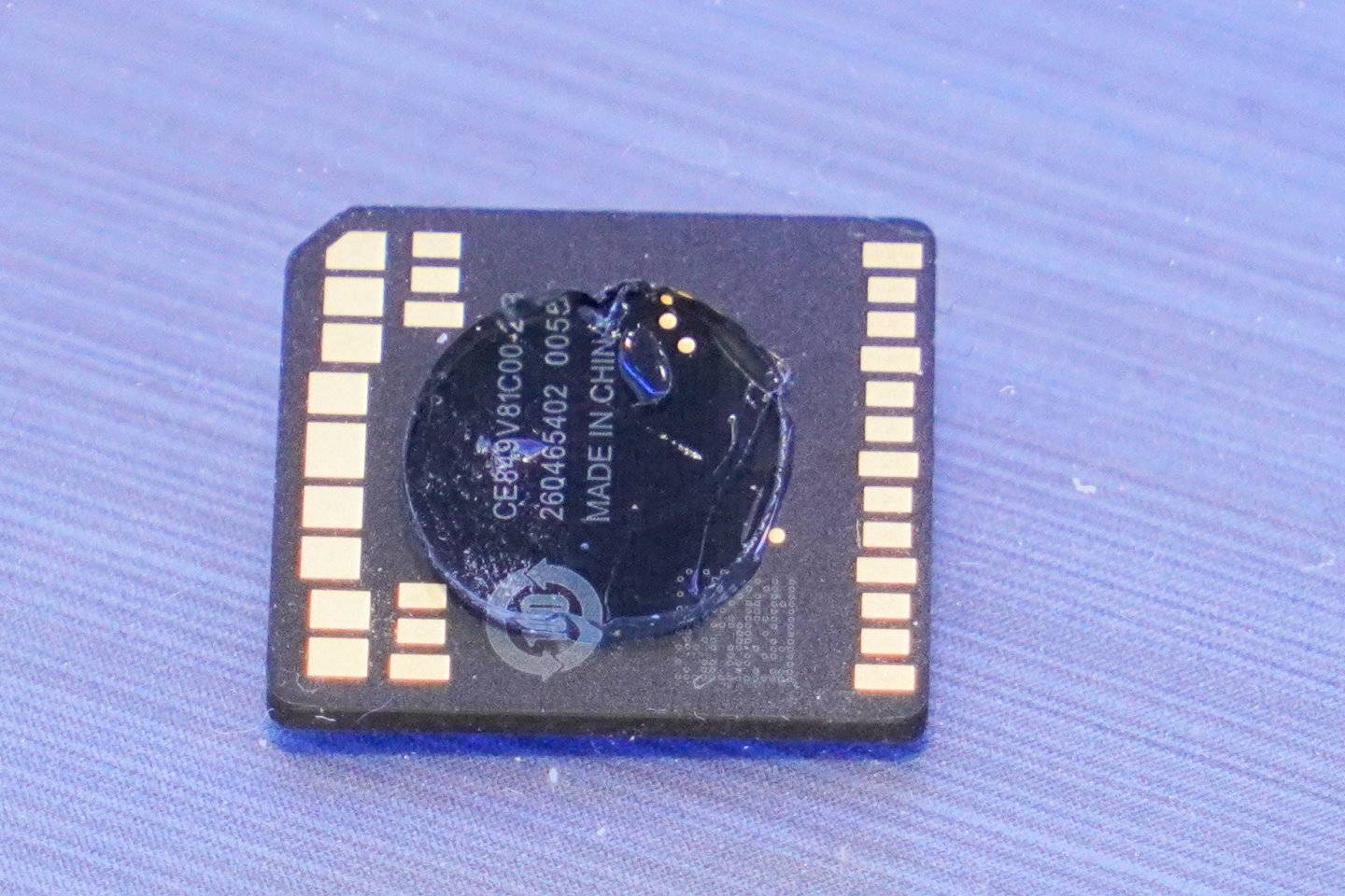 Mini SSD採用LGA封裝，內部整合控制器與NAND顆粒。