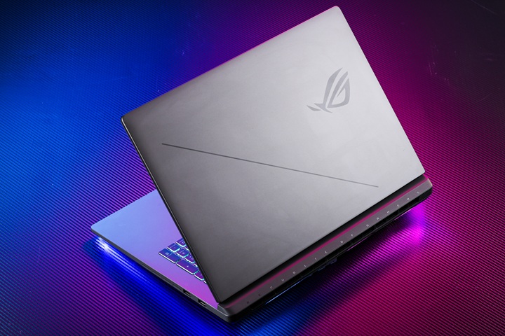 ROG Strix G18（G815）2026 評測：18 吋、240Hz 電競筆電，RTX 5070 玩 3A 遊戲、本機 AI 都能兼顧