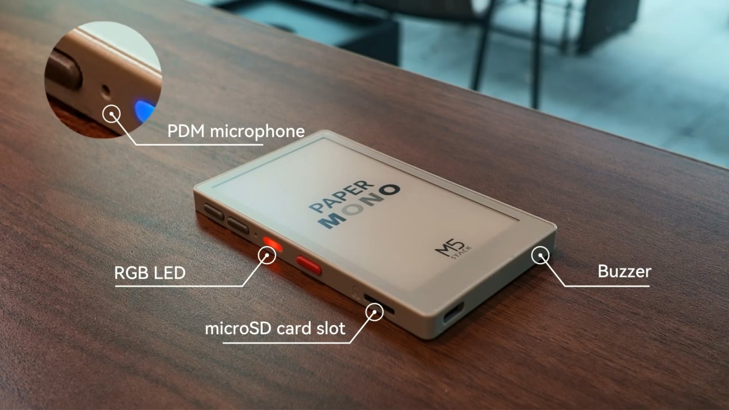 它能透過觸控螢幕與3組實體按鍵進行操作，並內建microSD讀卡機、蜂鳴器、PDM麥克風等功能。