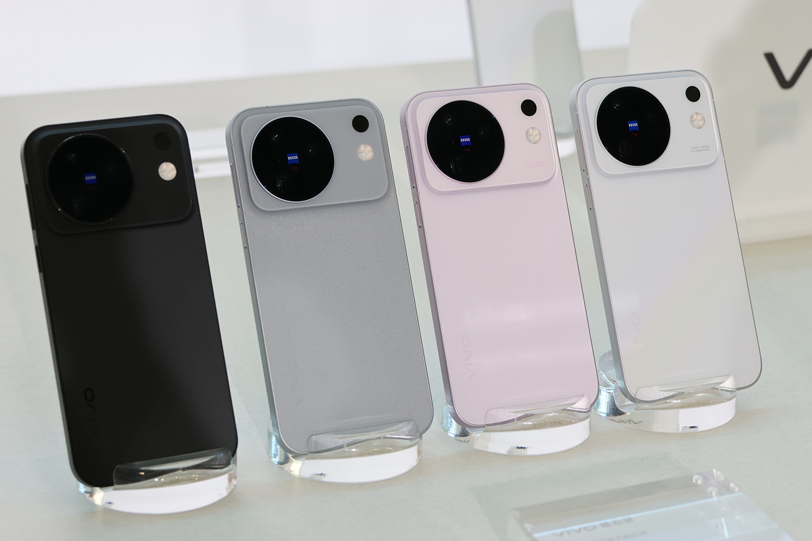 vivo X500 系列正式發表：首搭天璣 9600 Pro，主打 4K 240fps 慢動作與電影工房