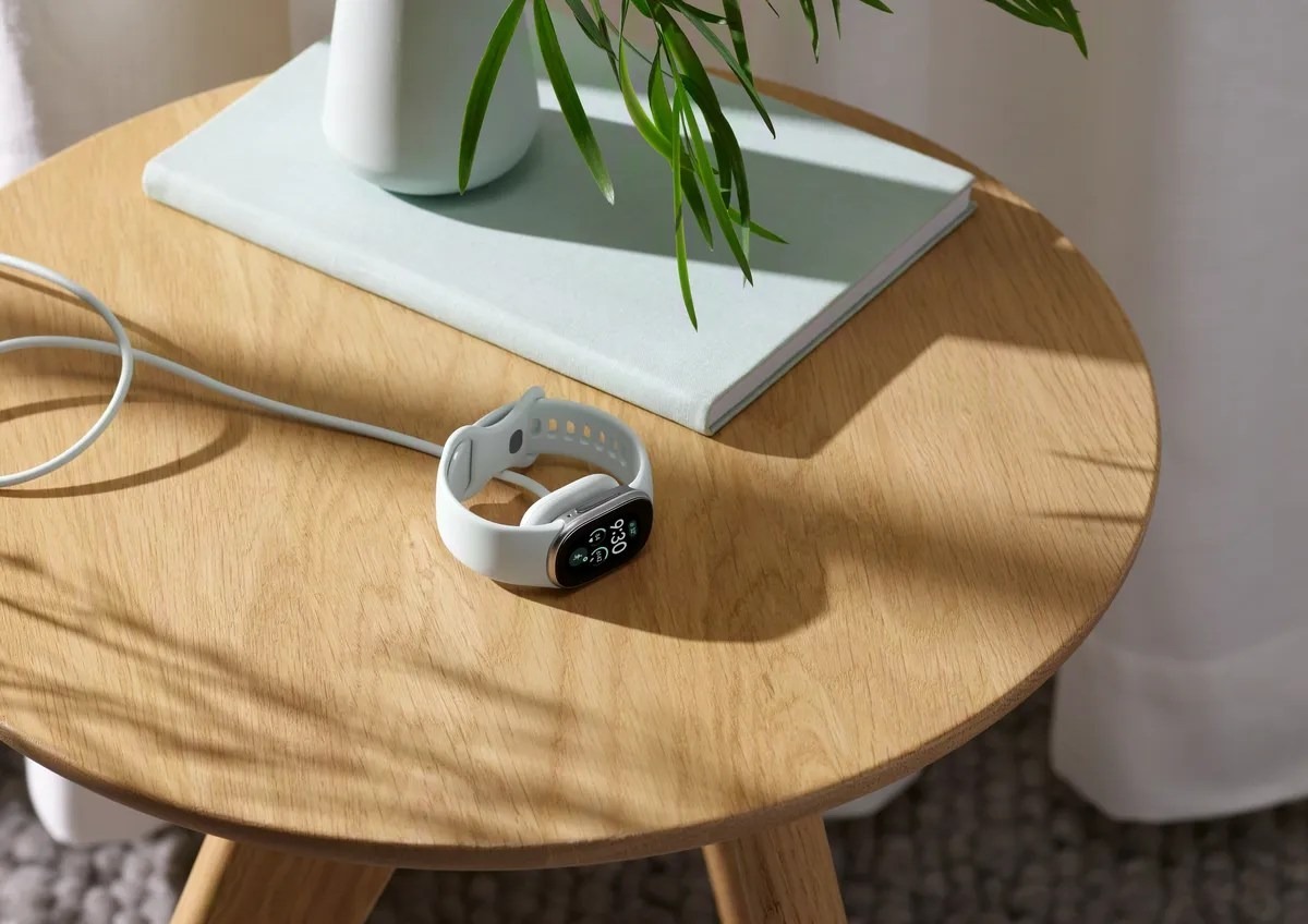 Google Fitbit Edge正式發表:內建GPS與7天長續航,還有Gemini AI教練跟Curry聯名款!