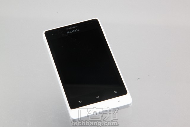 Sony Xperia go 價格平實、小巧防水機，實機泡水玩給你看