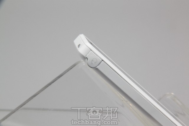 Sony Xperia go 價格平實、小巧防水機，實機泡水玩給你看