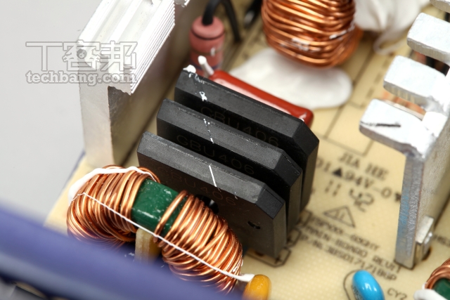 完全看懂交換式電源供應器：輸入級、功率一次、二次級、回授級詳解